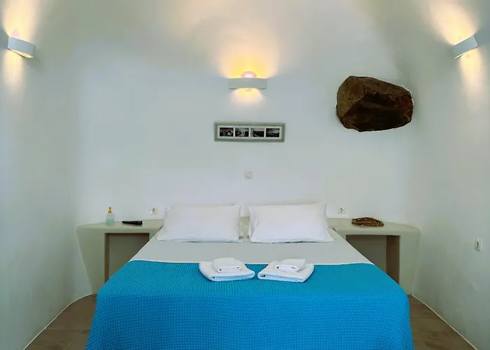 Lioyerma Cave With Private Outdoor Hot Tub *