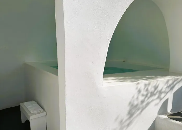 Lioyerma Cave With Private Outdoor Hot Tub Apartamento