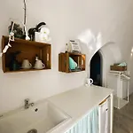 Lioyerma Cave With Private Outdoor Hot Tub Apartament