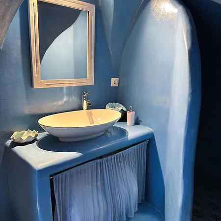 Lioyerma Cave With Private Outdoor Hot Tub Apartment *