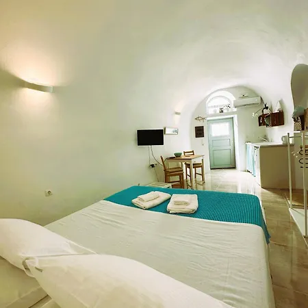 Apartment Lioyerma Cave With Private Outdoor Hot Tub *