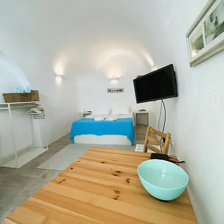 Apartment Lioyerma Cave With Private Outdoor Hot Tub