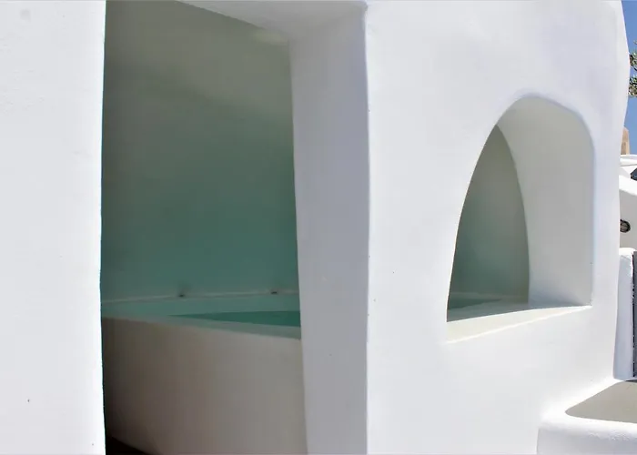 Lioyerma Cave With Private Outdoor Hot Tub Apartman