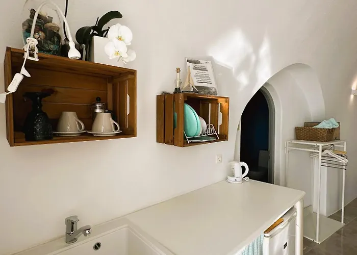 Lioyerma Cave With Private Outdoor Hot Tub Apartman