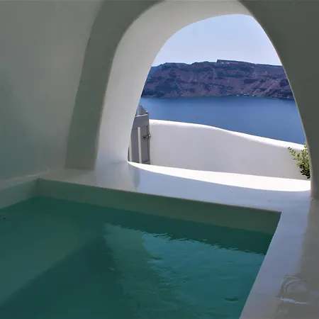 Lioyerma Cave With Private Outdoor Hot Tub Oia (Santorini)