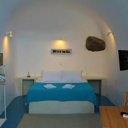 Lioyerma Cave With Private Outdoor Hot Tub * Oia (Santorini)