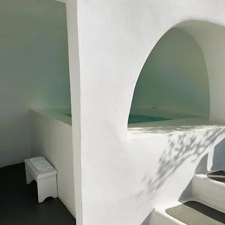 Lioyerma Cave With Private Outdoor Hot Tub Apartament