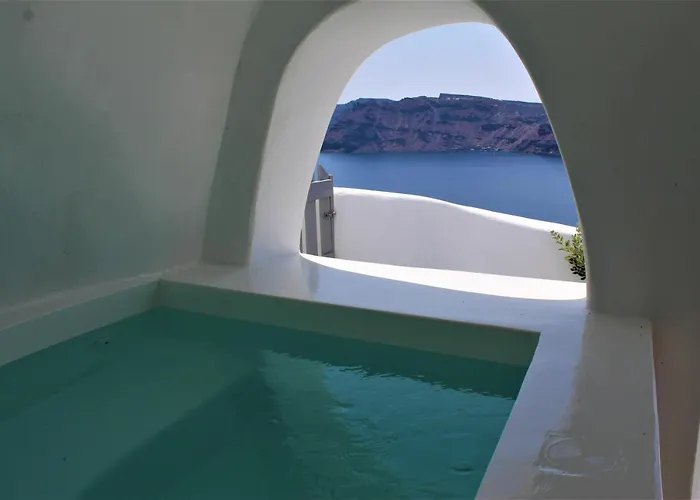 Lioyerma Cave With Private Outdoor Hot Tub Oia